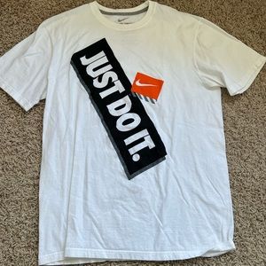 Nike mens tee shirt
